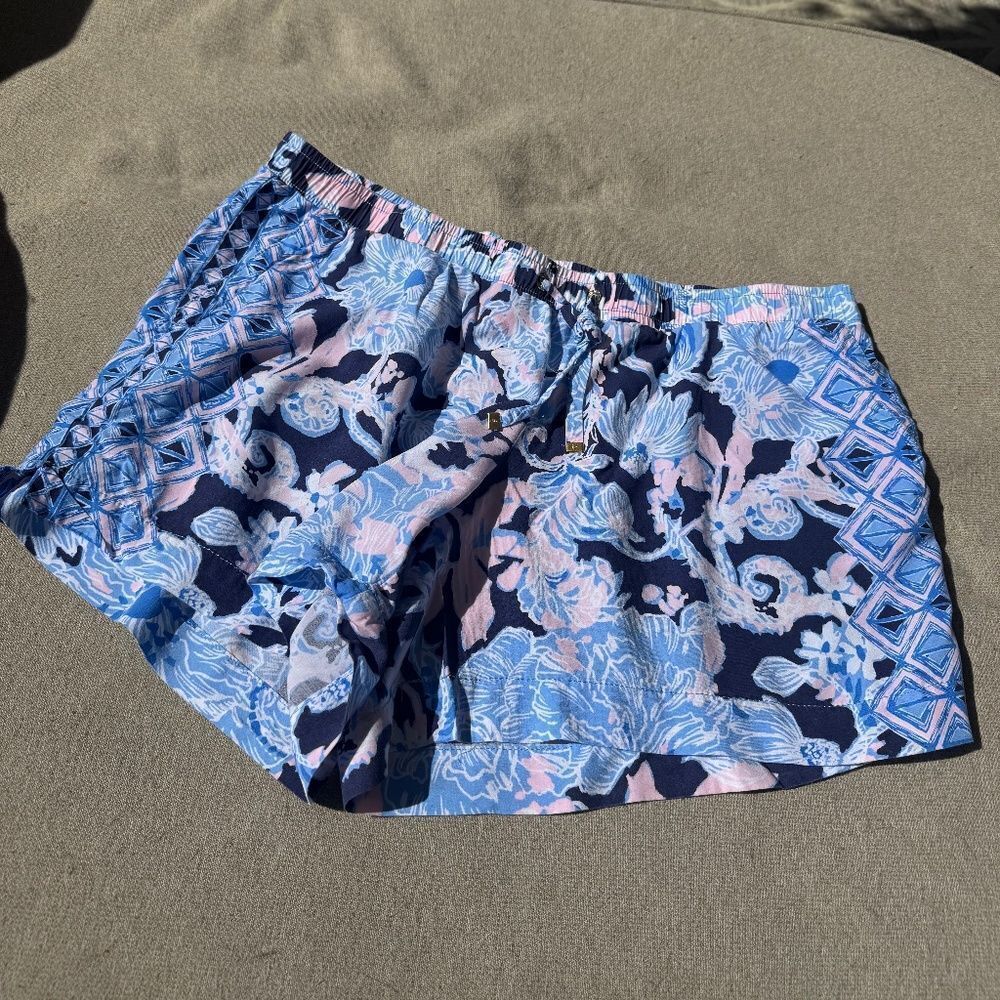 Lilly Pulitzer Blue and Pink Floral Women Shorts NWOT